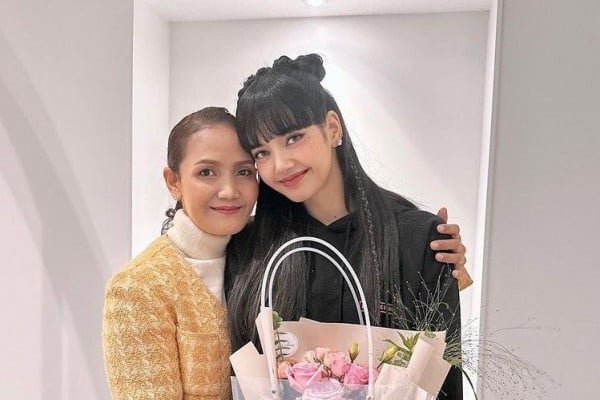 lisa mother blackpink