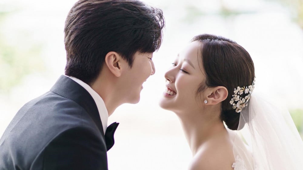 On May 26th KST, Ma Dong Suk and TV personality Ye Jung Hwa, Thunder and Mimi, Super Junior's Ryeowook and Ari, and singer Kim Min Woo and his fiancee are holding their wedding ceremonies.