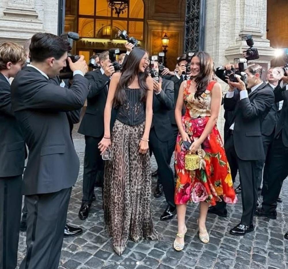 Choo Sarang towers over mom Yano Shiho